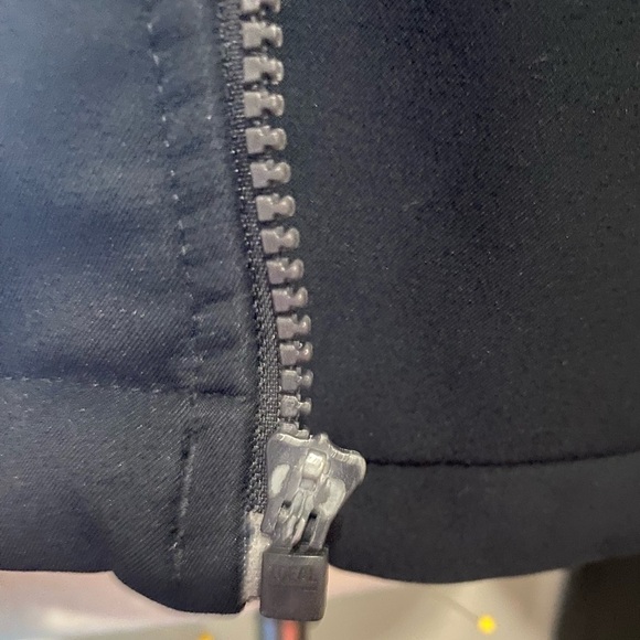 Woman’s Columbia Performance Jacket in Black - Picture 6 of 6